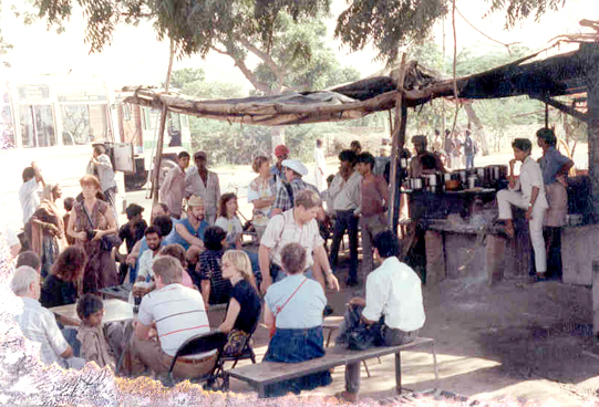 Pause einer Reisegruppe am indischen Stra�en Restaurant