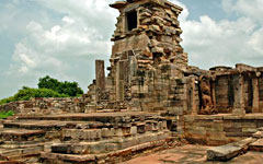 Sanchi: Monasteries