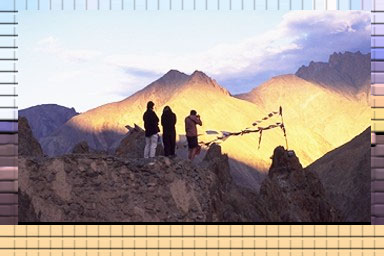 Whrend dieser Ladakh und Nubra Tal Reise besuchen Sie folgende Orte: Delhi - Leh (Tikse, Shey, Hemis, Spituk, Phyang, Choglamsar)- Lamayuru - Alchi - Nubra - Khadung La- Hundar - Deskit- Stok. 
