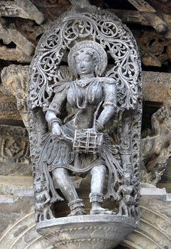 Belur: Dancing drummer girl, Statue in Temple