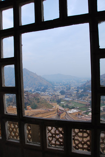 Blick-auf-die-Umgebung-des-Amber-Forts