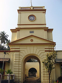 Chandernagore: Clock tower