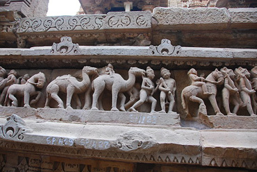 Kaempfer-sind-auch-vertreten-in-Khajuraho-Indien