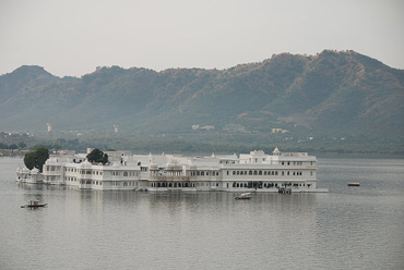 Lake-Palace-Hotel-im-Pichola-See