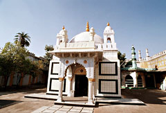 The mazaar of Aurangzeb's ustaad.