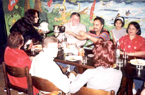 Treffen von unserem Team beim einem indischen Abendessen&nbsp;