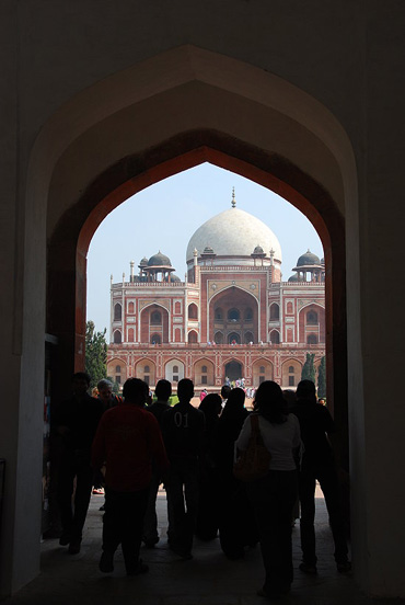 durchblick-auf-dem-Humayun-Mausoleum